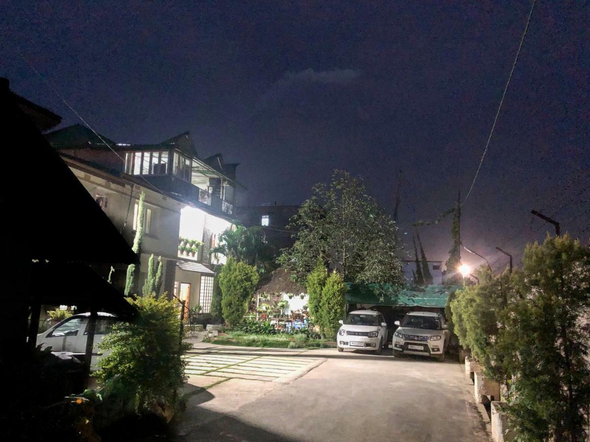 Magen Apartment Imphal Bagian luar foto