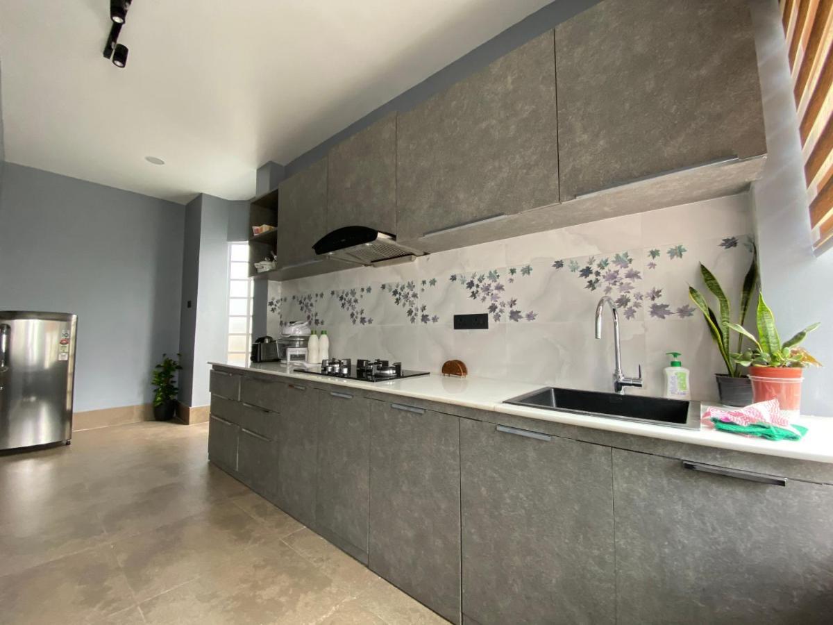 Magen Apartment Imphal Bagian luar foto